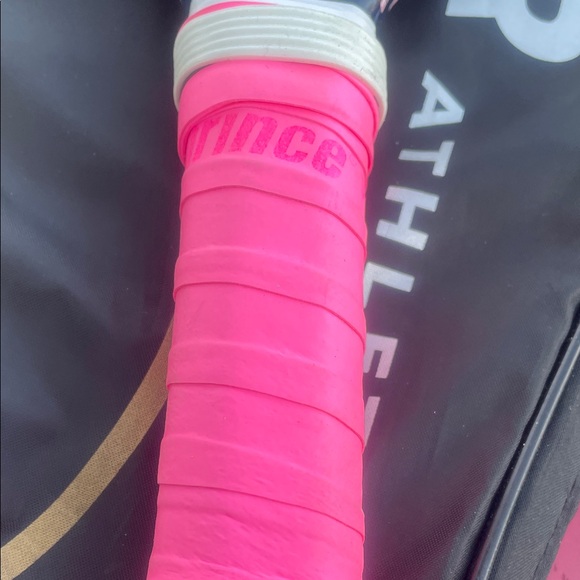 Vineyard Vines Paddle with Pink and Blue Design with carrying case - Picture 5 of 7